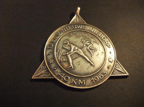 IJs- en Volksvermaak (ijsvereniging Nieuwe-Niedorp)schaattocht 40 km 1963